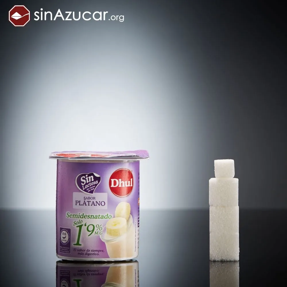 Un yogur sin lactosa de la marca Dhul (120g) tiene 13,6g de azúcar, equivalente a 3,4 terrones.